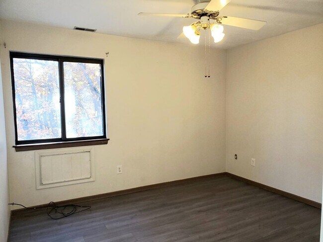 Building Photo - Fabulous 2 bed 2 bath Sunderland Heights C...