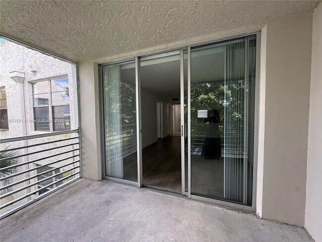 Building Photo - 9235 Lagoon Pl