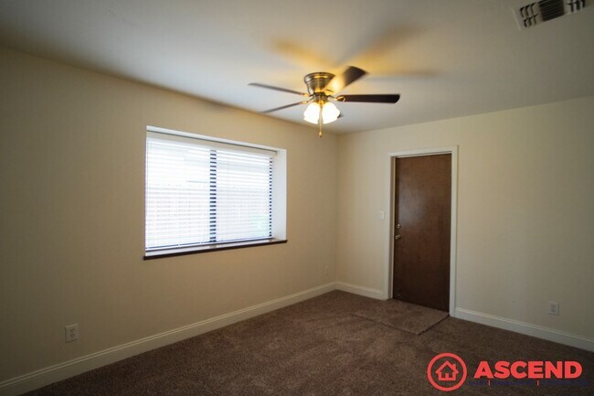 Building Photo - Gorgeous Northwest Bakersfield Home with H...