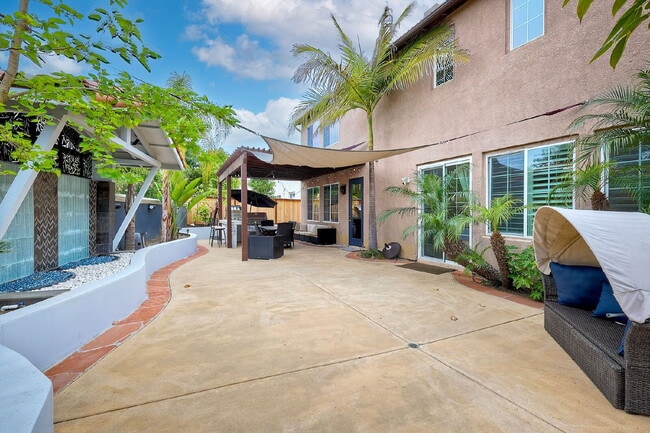 Building Photo - Furnished Rental Available