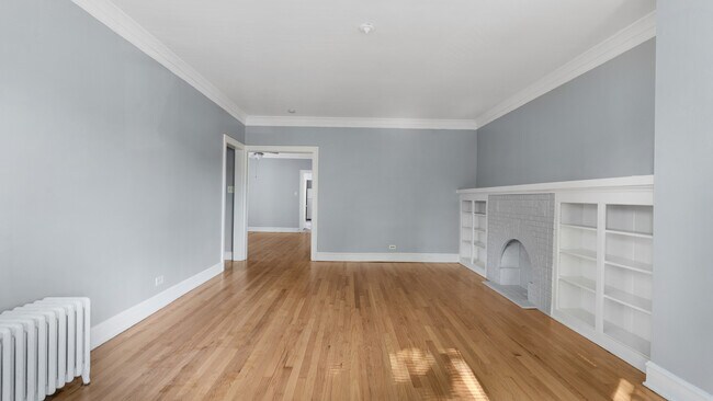 Building Photo - 5714 N Christiana Ave