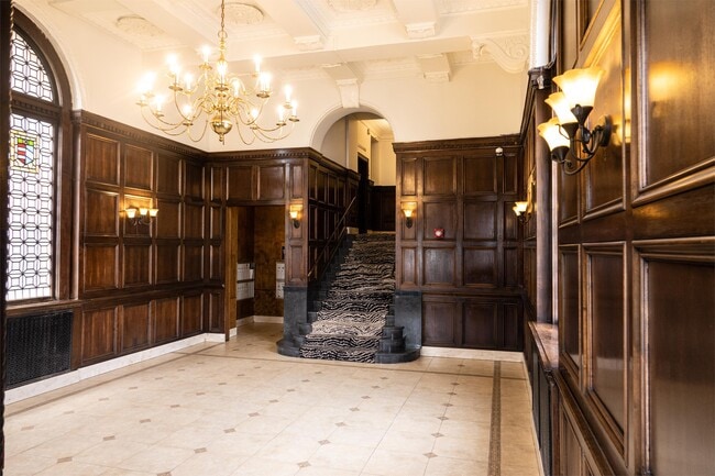 Building Photo - 8925 E Jefferson Ave