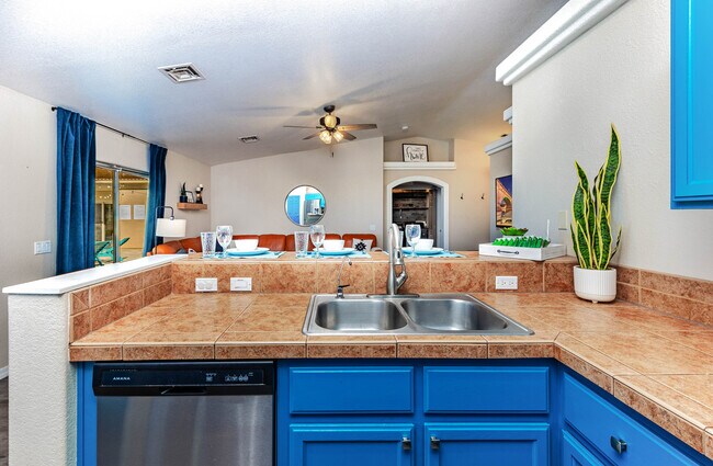 Building Photo - 820 Avalon Ave