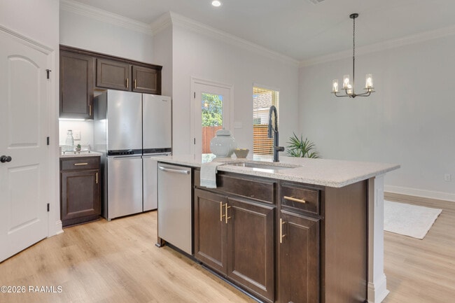 Building Photo - 102 Gilded Ln