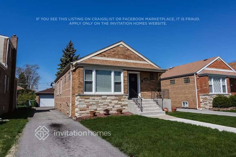 Building Photo - 9024 S Albany Ave