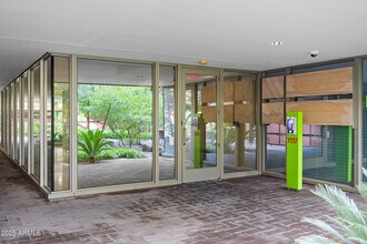 Building Photo - 7137 E Rancho Vista Dr