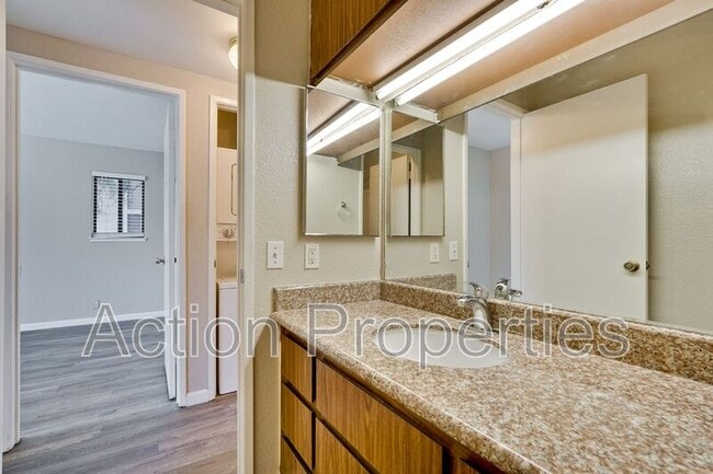 Building Photo - 297 Stonegate Cir