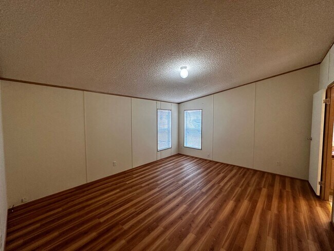 Building Photo - 3 Bedroom 2 Bath Mobile