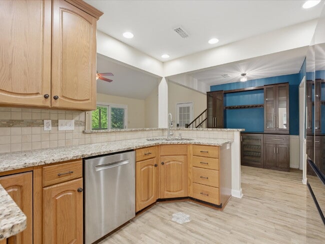 Building Photo - 9437 Fairmead Dr