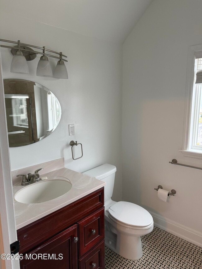 Building Photo - 206 3rd Ave