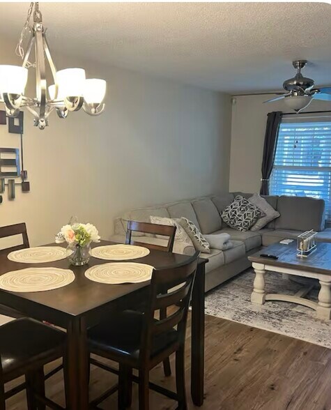 Dinning & Family Room - 2306 SW 42nd Dr