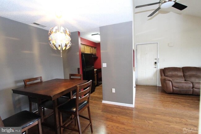 Building Photo - 5015 Ravens Crest Dr