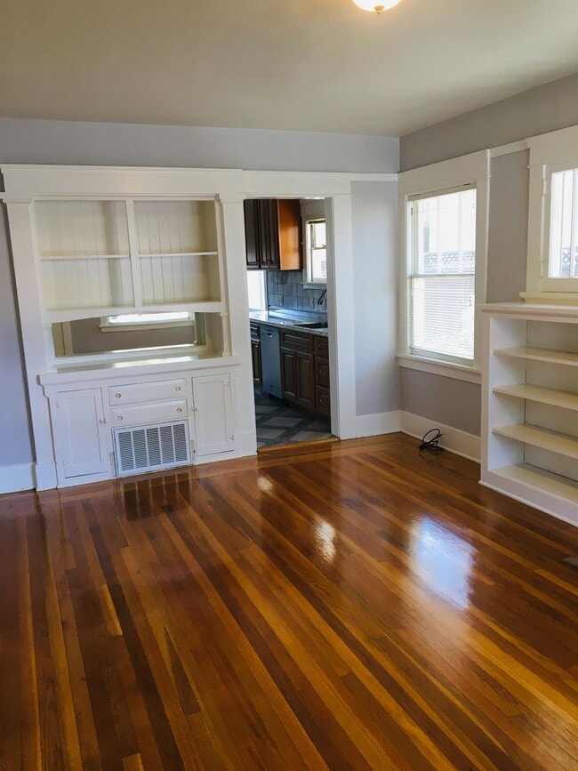 Building Photo - 1122 Channing Ave