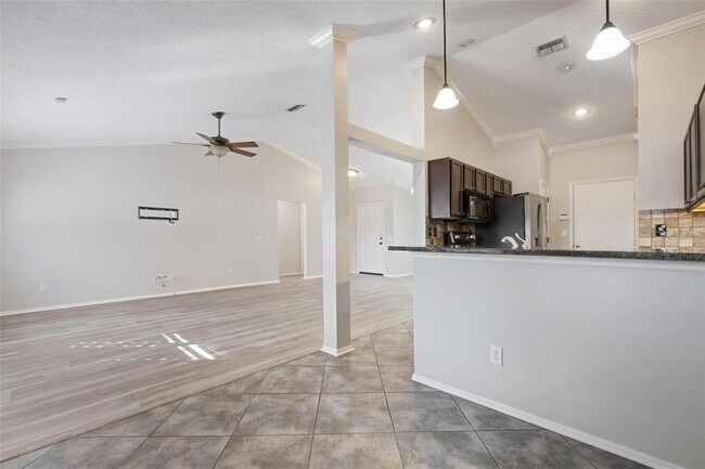 Building Photo - 11118 3rd Ave E