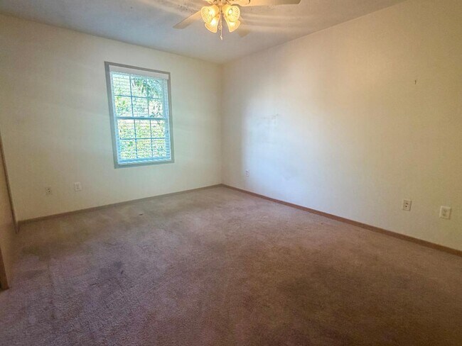 Building Photo - 873 Quadrilla St