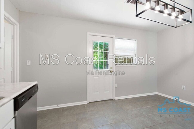 Building Photo - 105 N Ida Ln