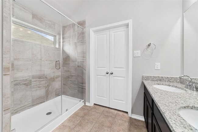 Building Photo - 8807 Oak Ivy Ln