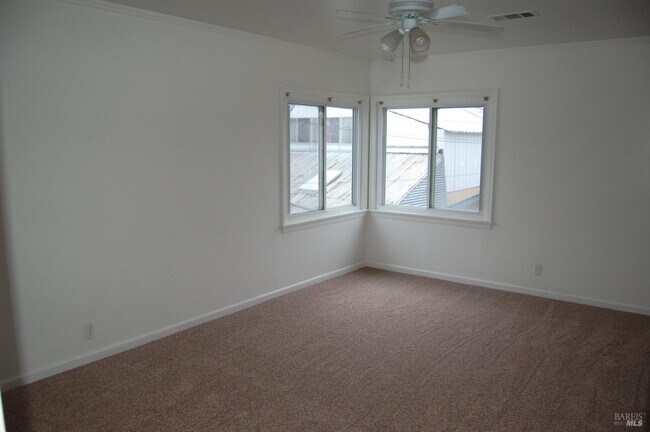 Primary Photo - 148 N 3rd St