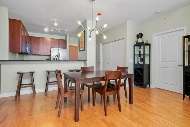 Building Photo - 100 E 14th St