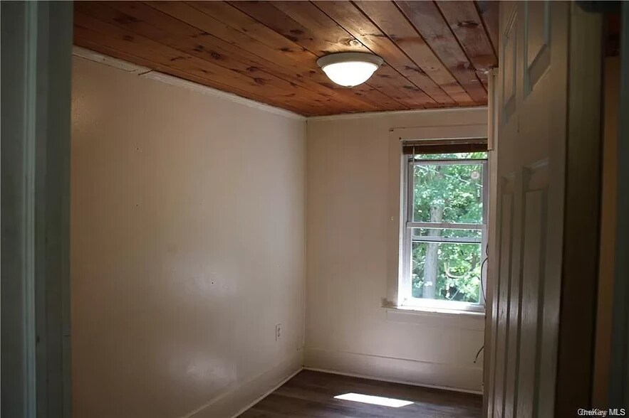 Building Photo - 35 S Chestnut St