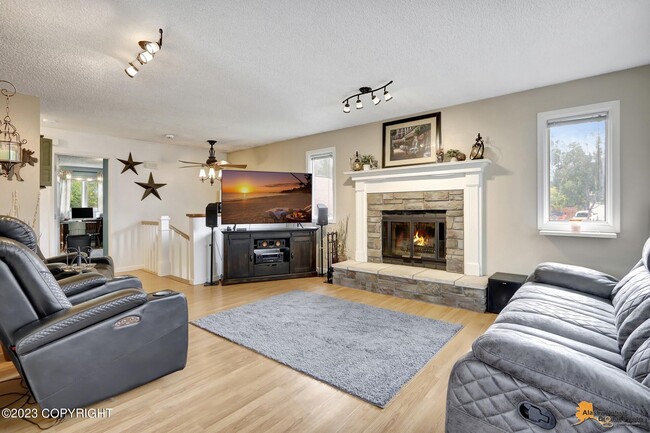 Building Photo - 9816 St Lawrence Cir