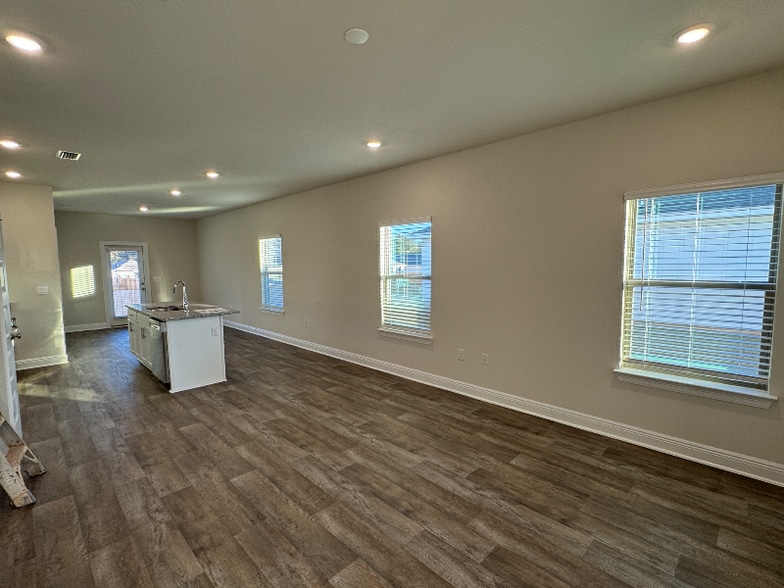 Building Photo - 13762 Logan Pl