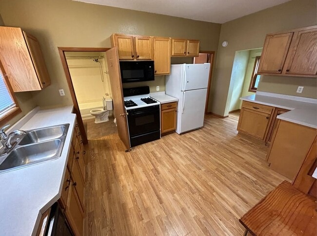 Building Photo - Click the “Apply Now” button or email wapmrentals@gmail.com for a prompt response.