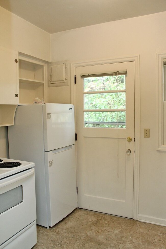 Building Photo - 3507 SW 11th Ave