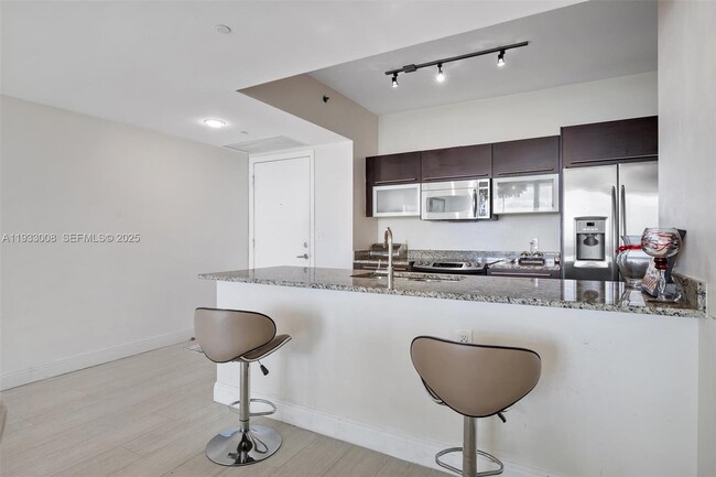 Building Photo - 951 Brickell Ave