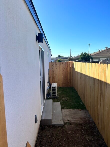 Building Photo - 7059 Stanford Ave