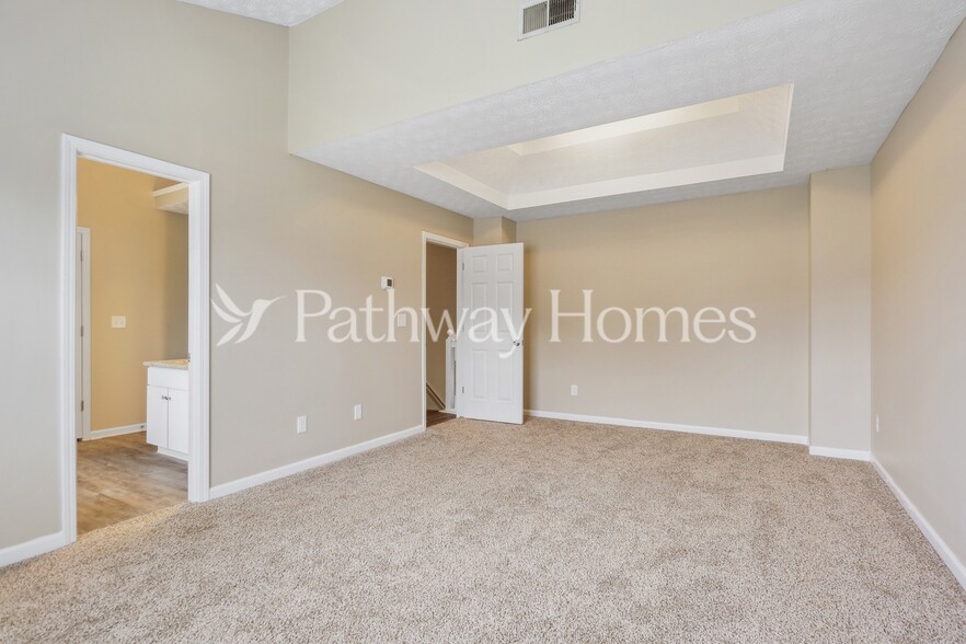 Building Photo - 615 Gardinia Dr
