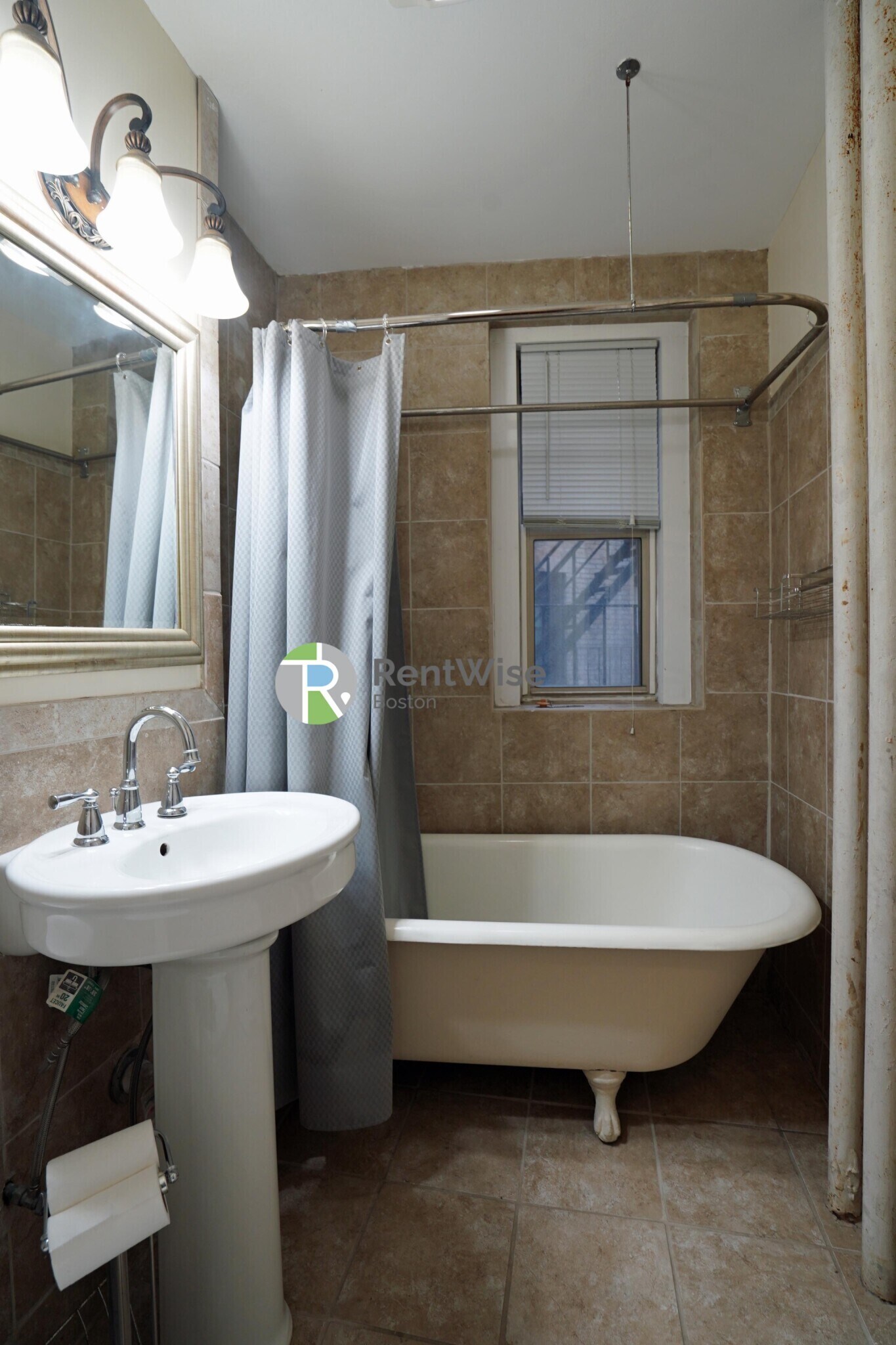 Building Photo - 55 Park Dr