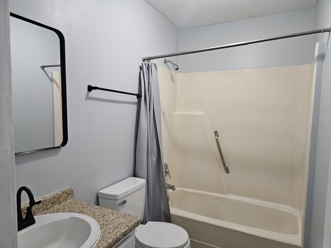 Building Photo - 5842 Aftonshire Dr