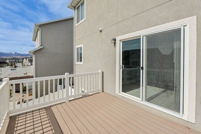 Building Photo - 6 Bedroom 3.5 Bathroom House in Saratoga Springs!