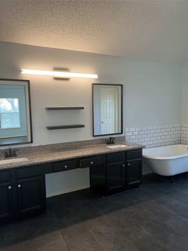 Building Photo - 10018 Storm Meadow Dr