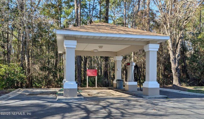 Building Photo - 10550 Baymeadows Rd