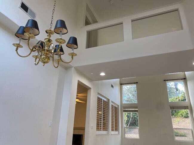 Building Photo - Desirable 5br3 car garage executive home b...