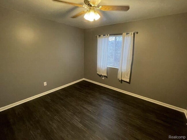 Building Photo - 1079 River Ridge Cir