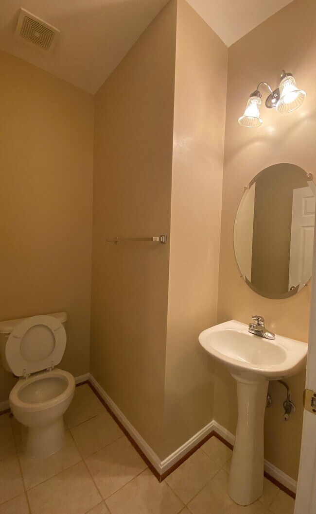 Building Photo - 1638 Benoli Ct
