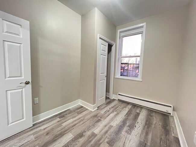 293 Griffith St 9 - 295 Griffith St