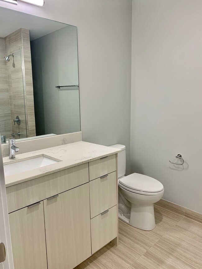 Building Photo - 4555 N Ravenswood Ave