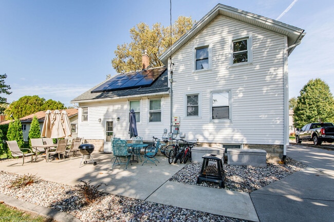 Building Photo - 332 W North St