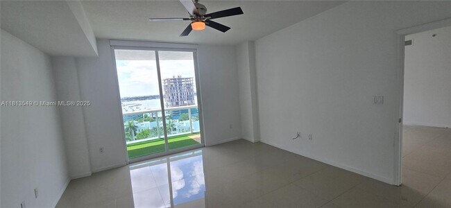 Building Photo - 7910 Harbor Island Dr