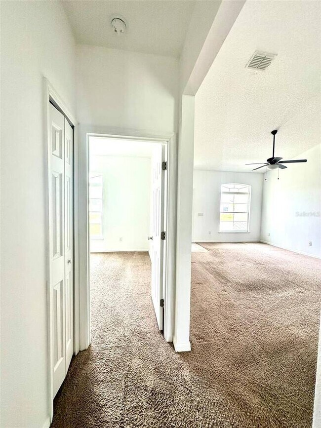 Building Photo - 102 Aurelia Ct