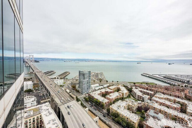 Building Photo - 425 1st St