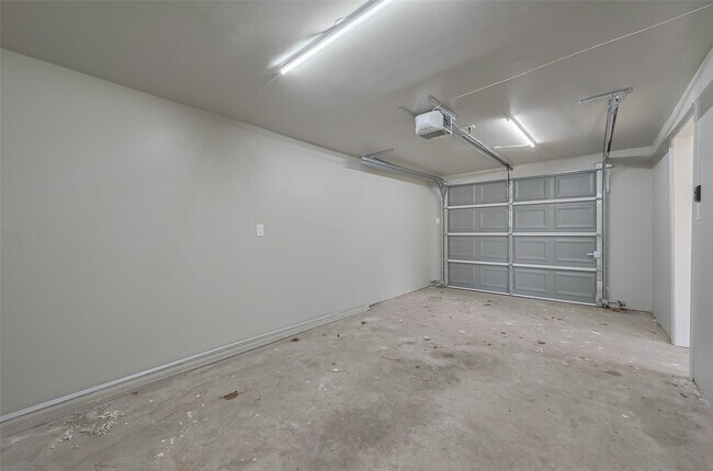 Building Photo - 4111 Beggs St