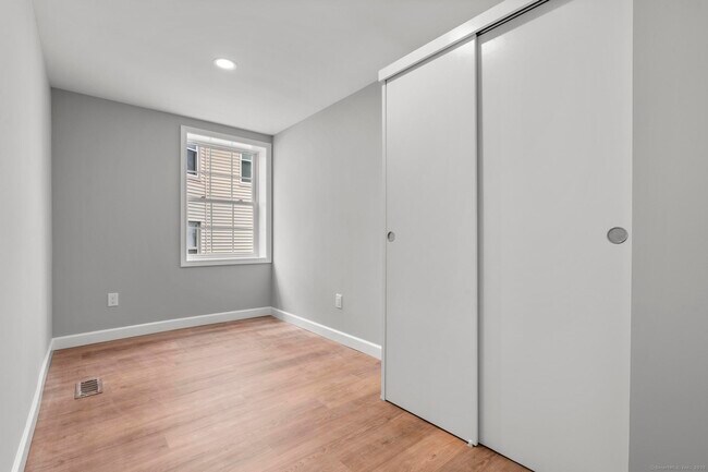 Building Photo - 389 Highland Ave