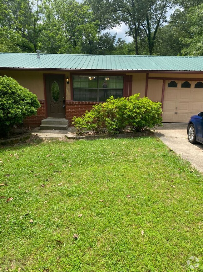 Building Photo - Contact Peggy Goodman 501 676 1758 or Heat...
