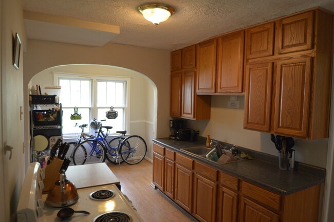 Building Photo - 4921 Graceland Ave