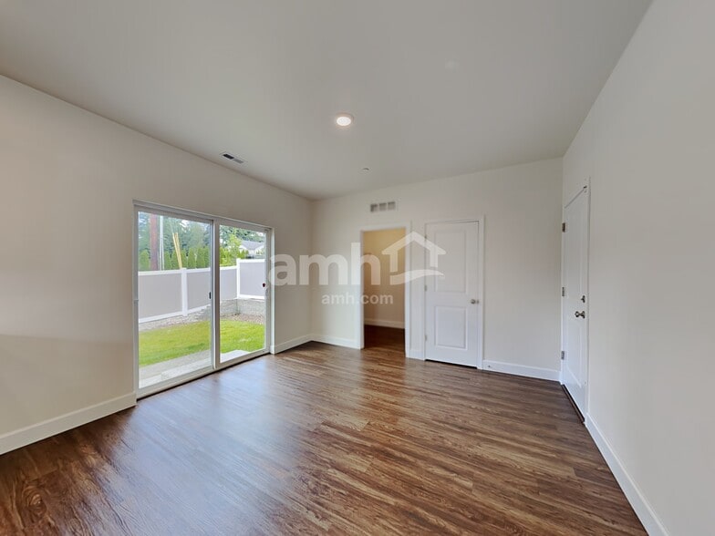 Building Photo - 10601 136th St Ct E